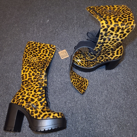 ROC Lash Boots in Tan/Leopard Patent - Picture 4 of 4